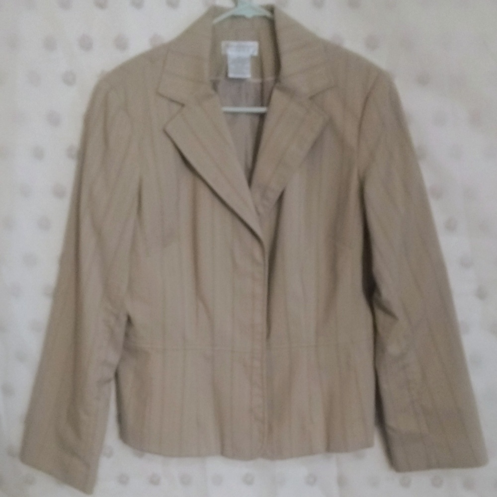 ☘️Worthington Stretch Creme Pinstriped Suit